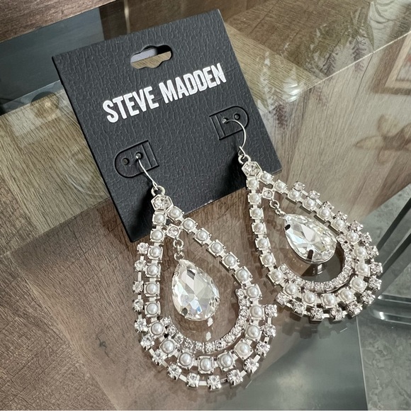 Steve Madden Earrings Hook Teardrop Embellished with Faux Pearl & Diamonds NEW - Picture 5 of 5
